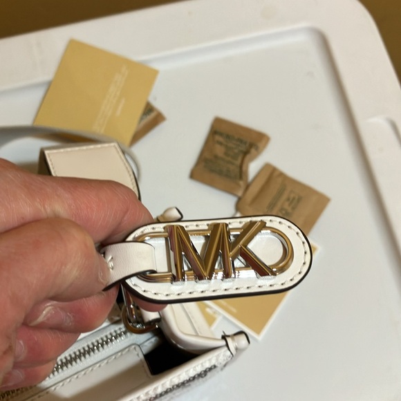 Michael Kors GIGI OPT/Silver SM EW MSGR - Picture 12 of 12